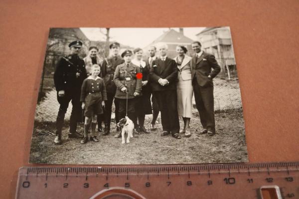 altes Familienfoto - Söhne in vers. Uniformen - SS; HJ usw.